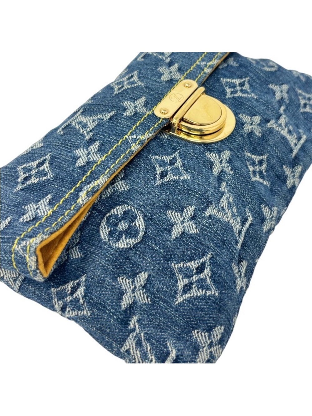 LOUIS VUITTON Vintage
Monogram Denim Pochette Plat
Clutch Bag Blue Gold [105529] - Picture 2 of 9